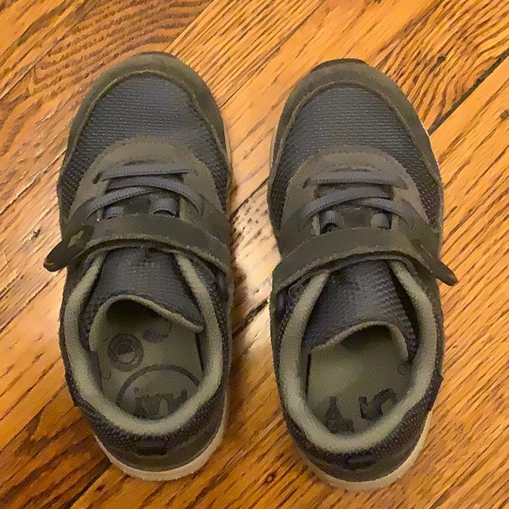 Stride Rite Made 2 Play Ace Sneaker 9.5M Toddler Navy